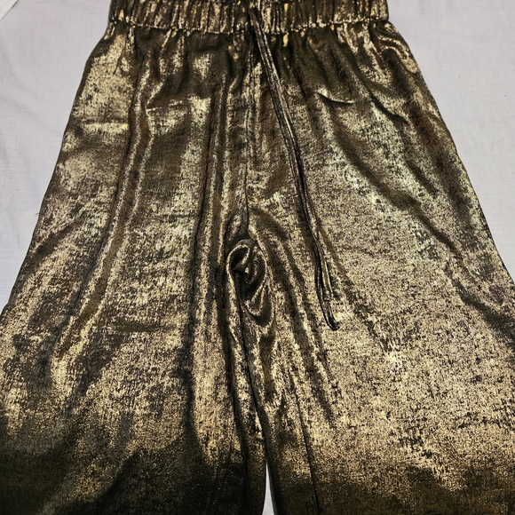 Forever 21 Black Top - Picture 2 of 7